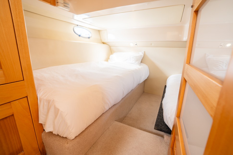 Riviera M400 Ne Kadar 18 Cabin