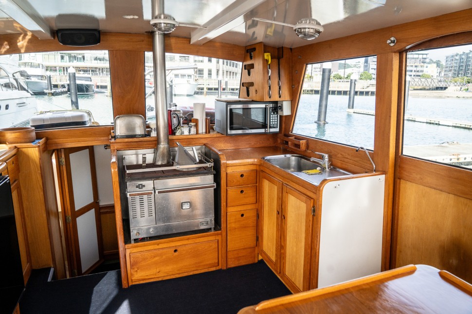 SALTHOUSE MOTOR SAILOR 8