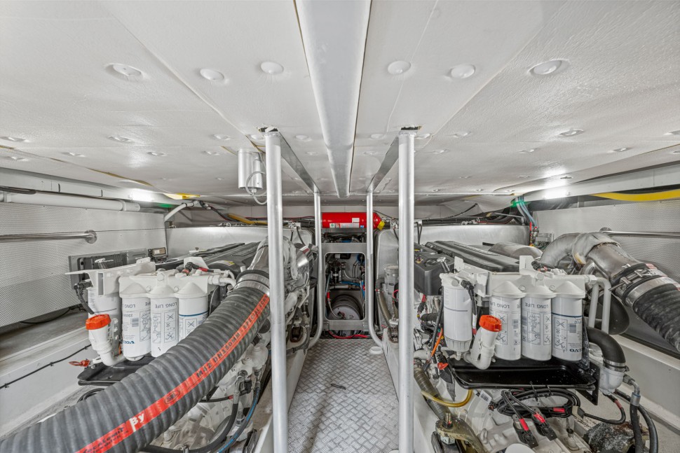 SWift Trawler 19 engine room.jpg