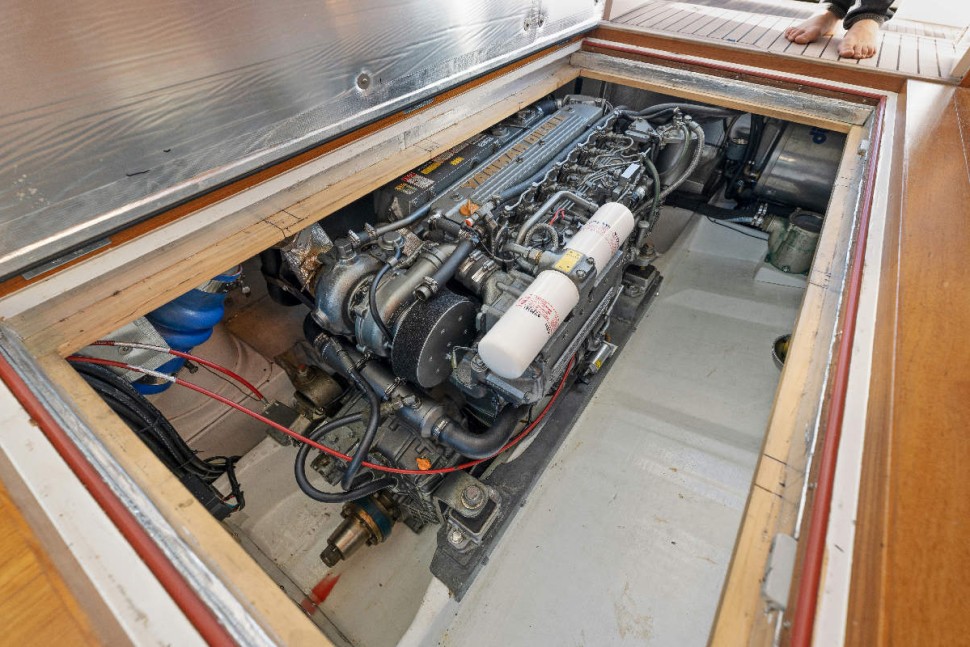 Salthouse 37 20 Engine Room