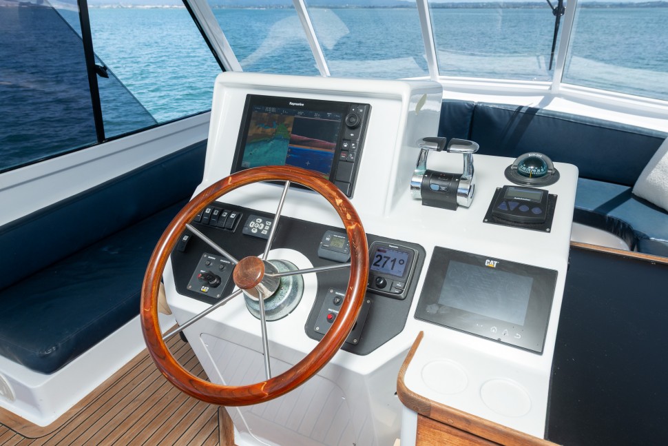 Salthouse 53 Westminster 10 Flybridge Helm