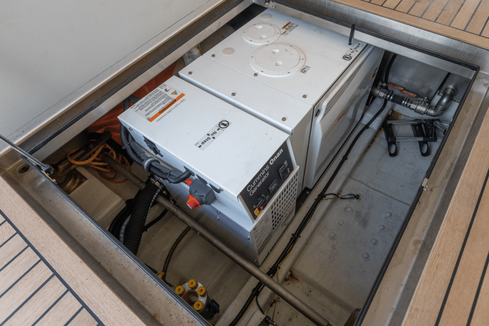 Salthouse Corsair Cabriolet 49 Genset