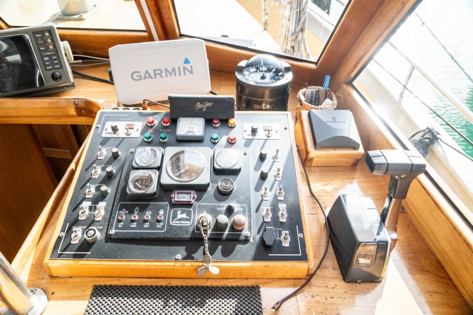 Salthouse MotorSailor 140