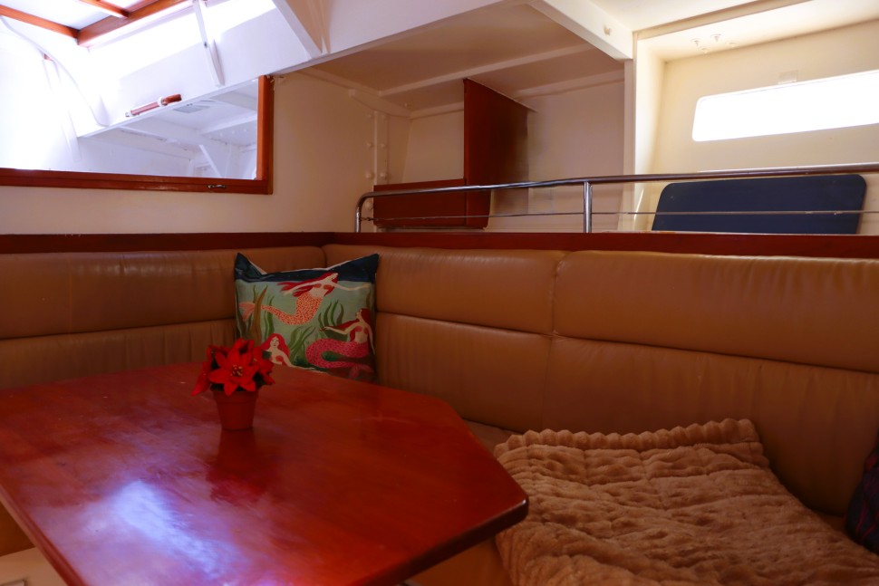 Sandy Jones Innovation saloon table