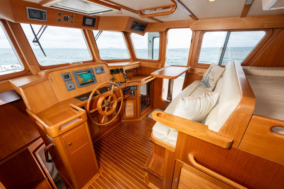 Selene 45 11 Pilothouse stbd.jpg