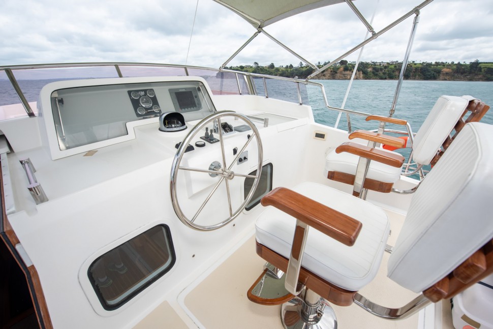 Selene 45 17 Flybridge helm.jpg