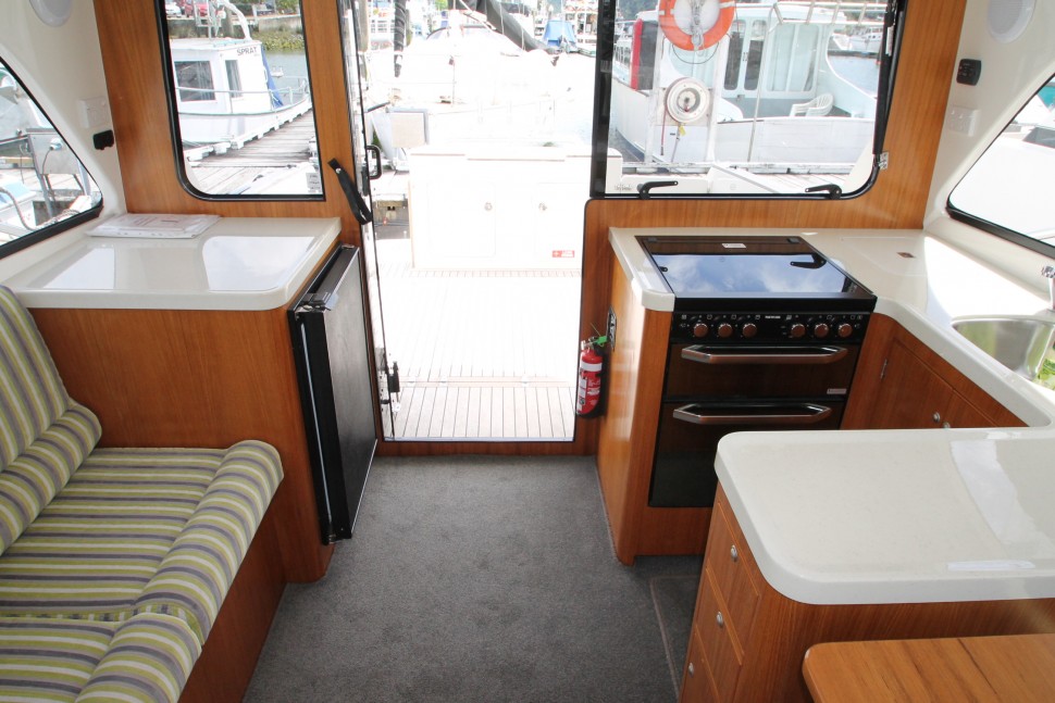 Superior 10 saloon aft.jpg