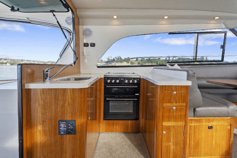 Superior 1200 SS Defiance 13 Galley