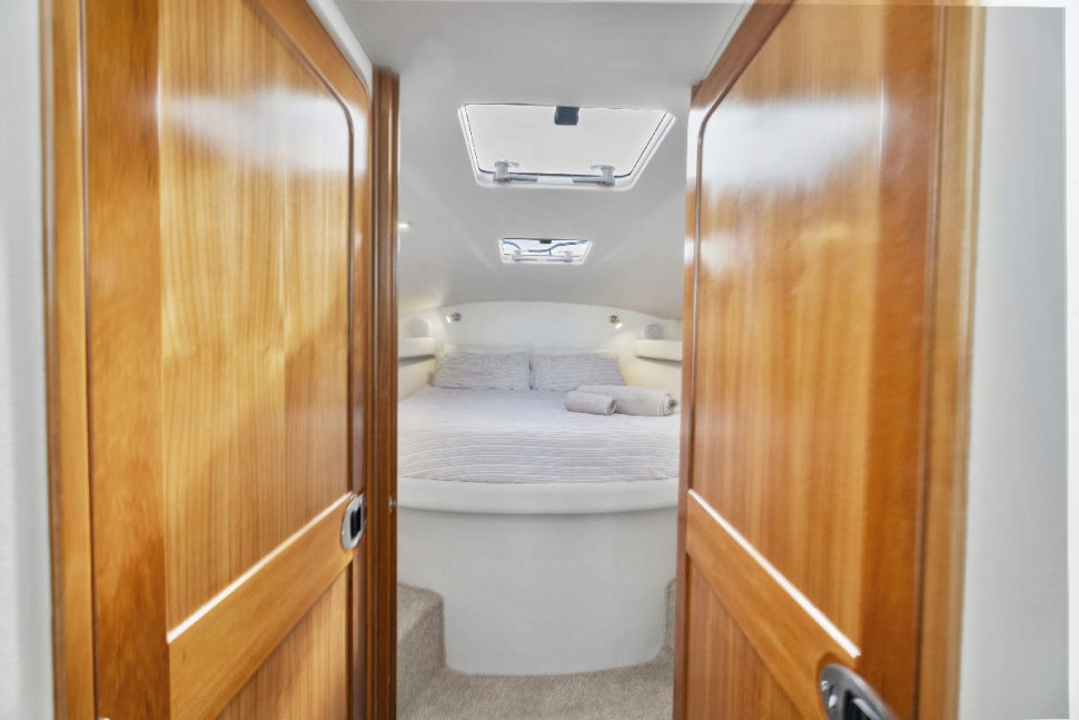 Superior 1200 SS Defiance 16 Master Cabin Entrance