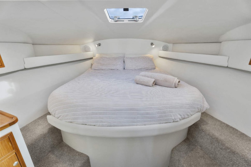 Superior 1200 SS Defiance 17 Master Cabin