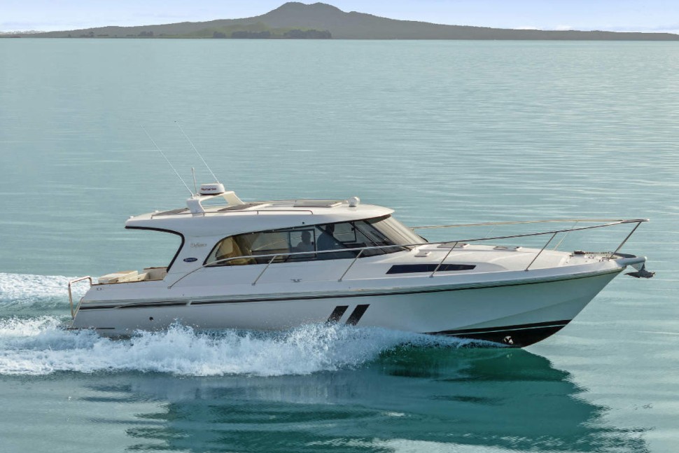 Superior 1200 SS Defiance 3 Exterior Running Shot