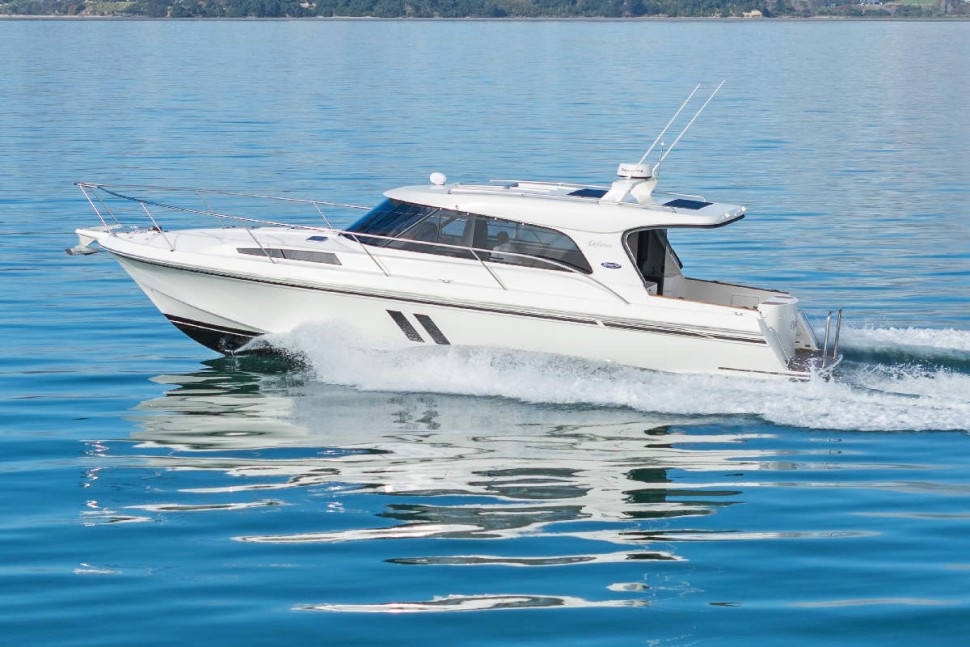 Superior 1200 SS Defiance 4 Exterior Running Shot