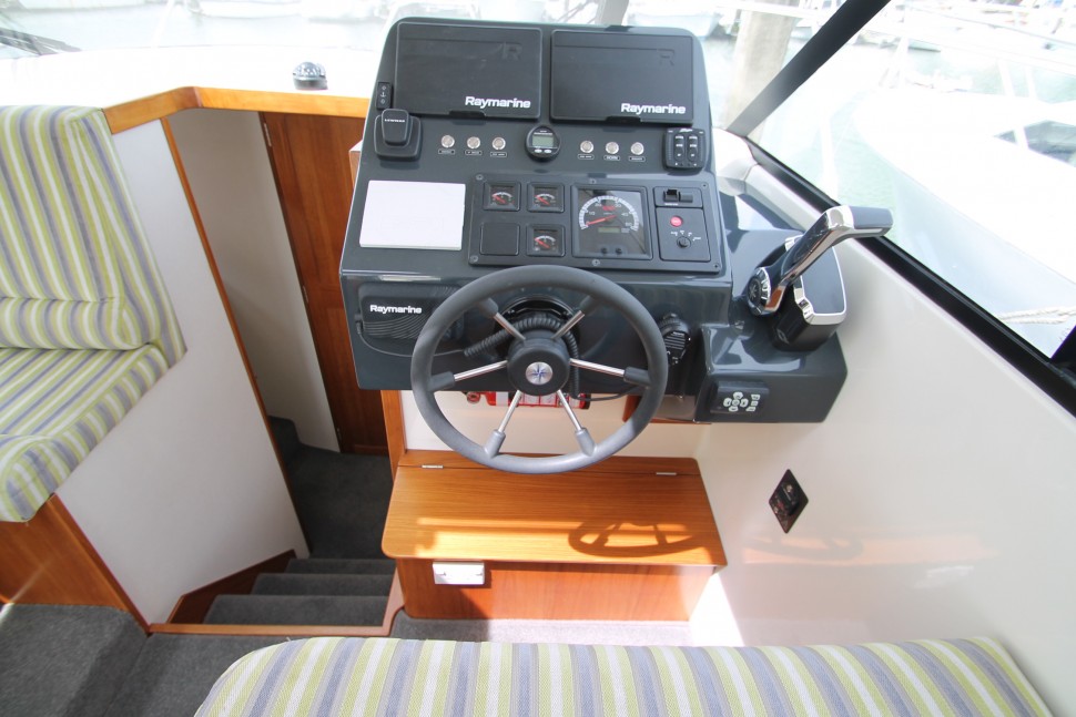 Superior 16 helm.jpg