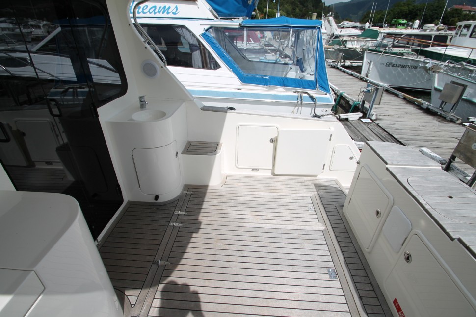 Superior 8 cockpit stbd.jpg