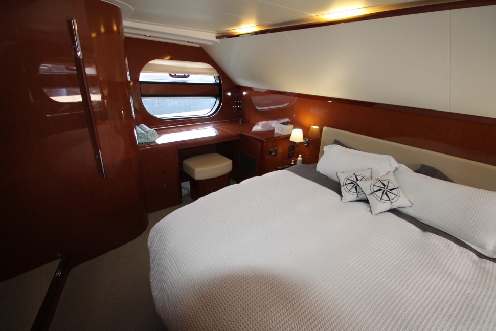 Swift Trawler 12 master stbd.jpg