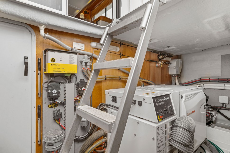 Swift Trawler 20 lazerette.jpg