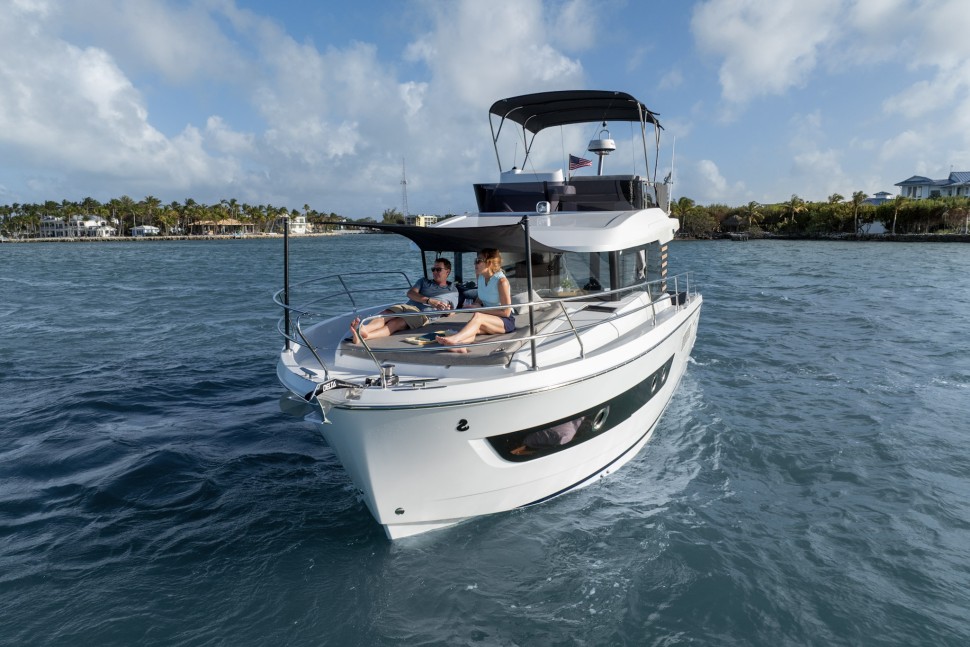Swift Trawler 37 Fly Exterior 12