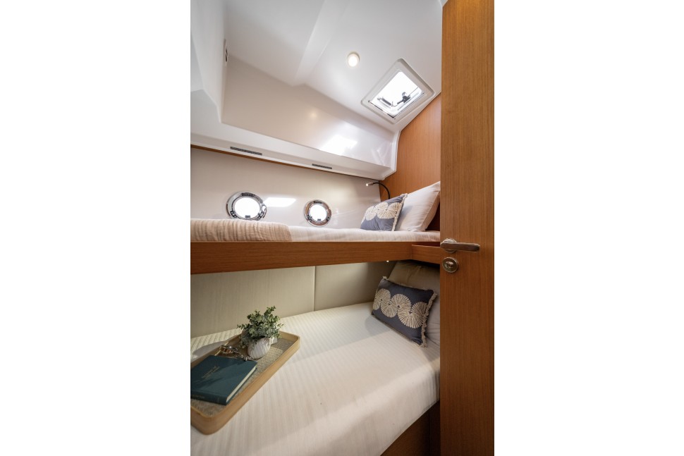 Swift Trawler 37 Fly Interior 10