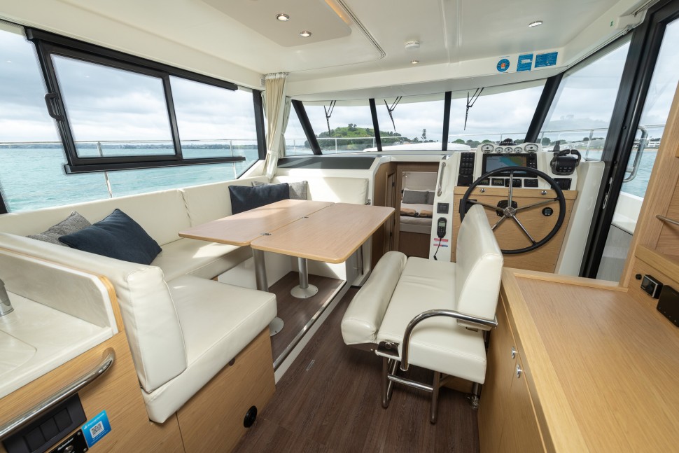 Swift Trawler 41 Fly Eclipse 11 saloon