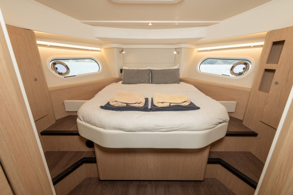 Swift Trawler 41 Fly Eclipse 14 master cabin