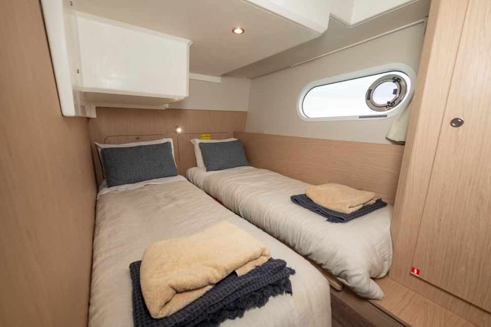 Swift Trawler 41 Fly Eclipse 15 guest cabin