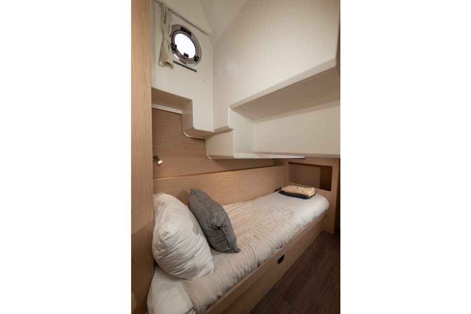 Swift Trawler 41 Fly Eclipse 16 guest cabin2