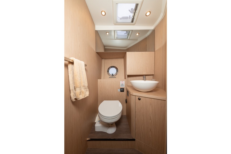 Swift Trawler 41 Fly Eclipse 17 head2