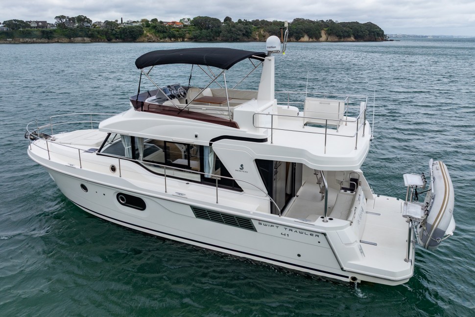 Swift Trawler 41 Fly Eclipse 6 exterior2