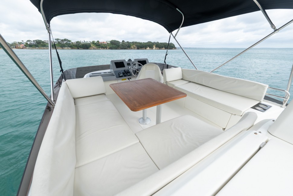 Swift Trawler 41 Fly Eclipse 8 flybridge