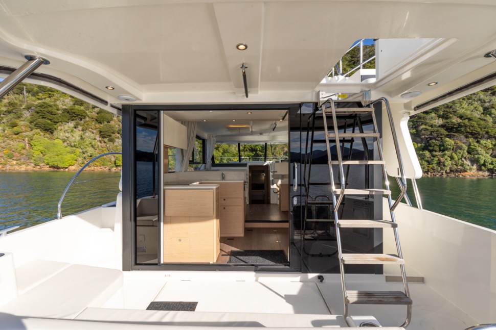 Swift Trawler 5 Cockpit fwd