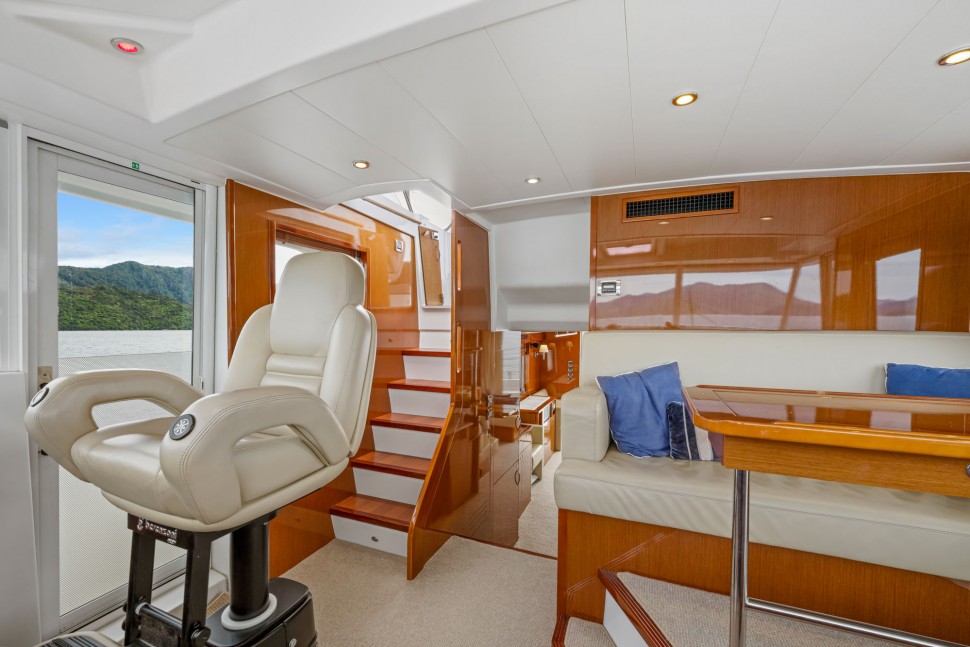Swift Trawler 6 pilothouse aft.jpg