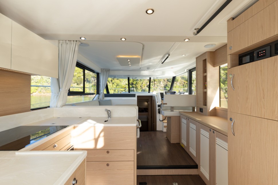 Swift Trawler 9 Saloon fwd