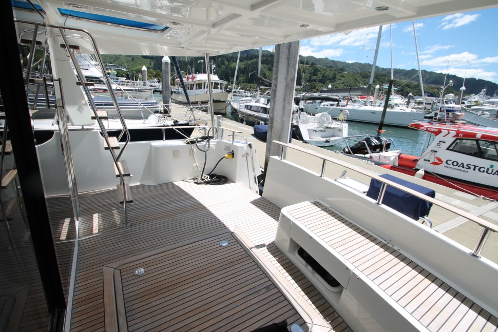 Swift trawler 20 cockpit.jpg