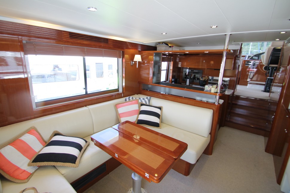 Swift trawler 4 saloon port.jpg