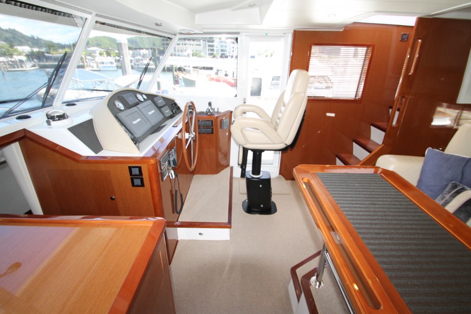 Swift trawler 7 pilothouse port.jpg