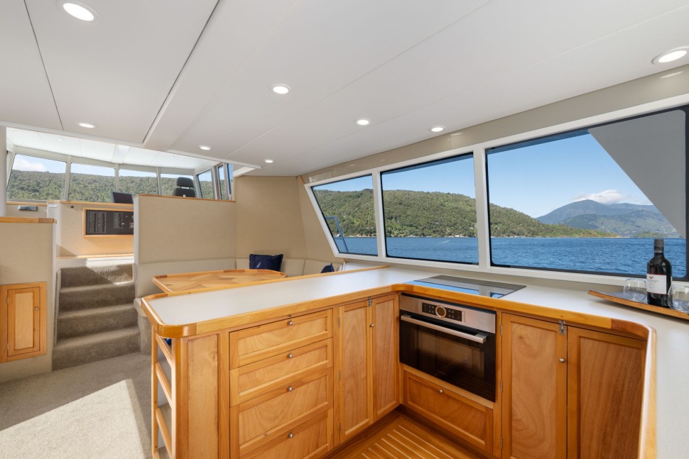 Wal Edwards 60 9 Galley stbd.jpg