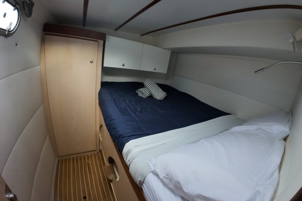 catana 411 16 cabin