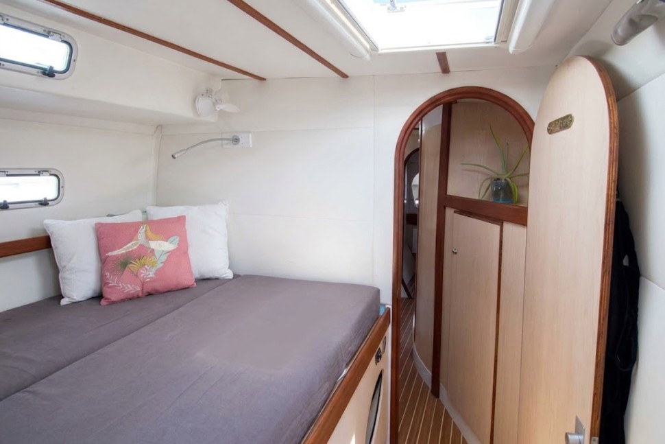 catana 411 17 cabin detail