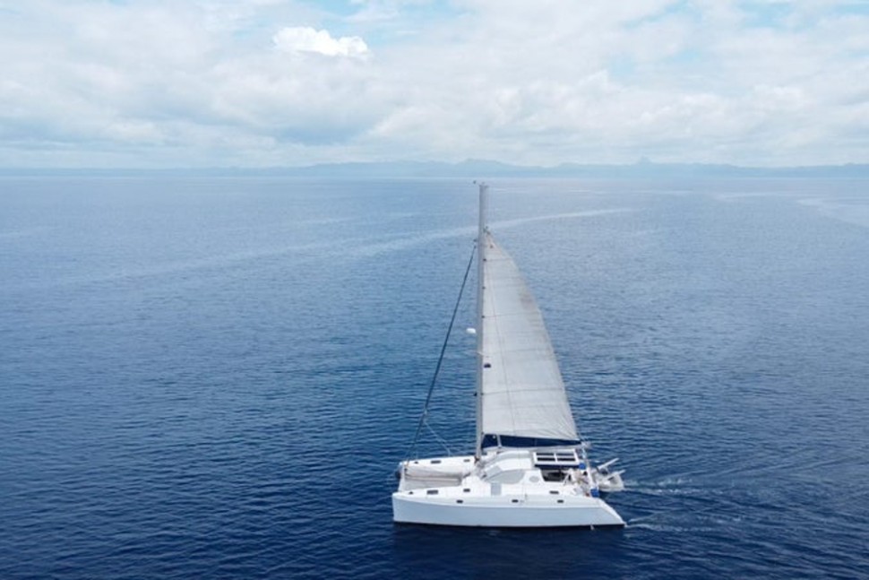 catana 411 niue 01 sailing