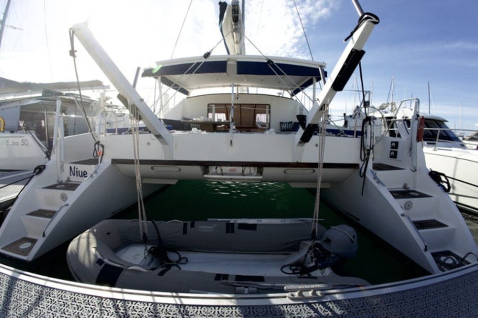 catana 411 niue 06 stern dinghy