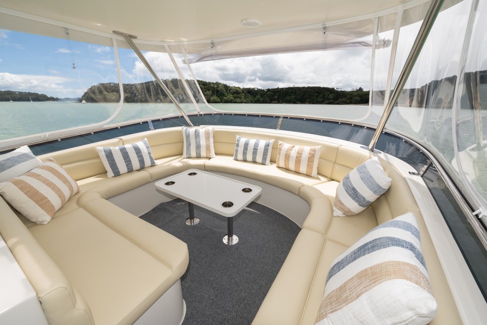 don senior arkadia 10 flybridge lounge