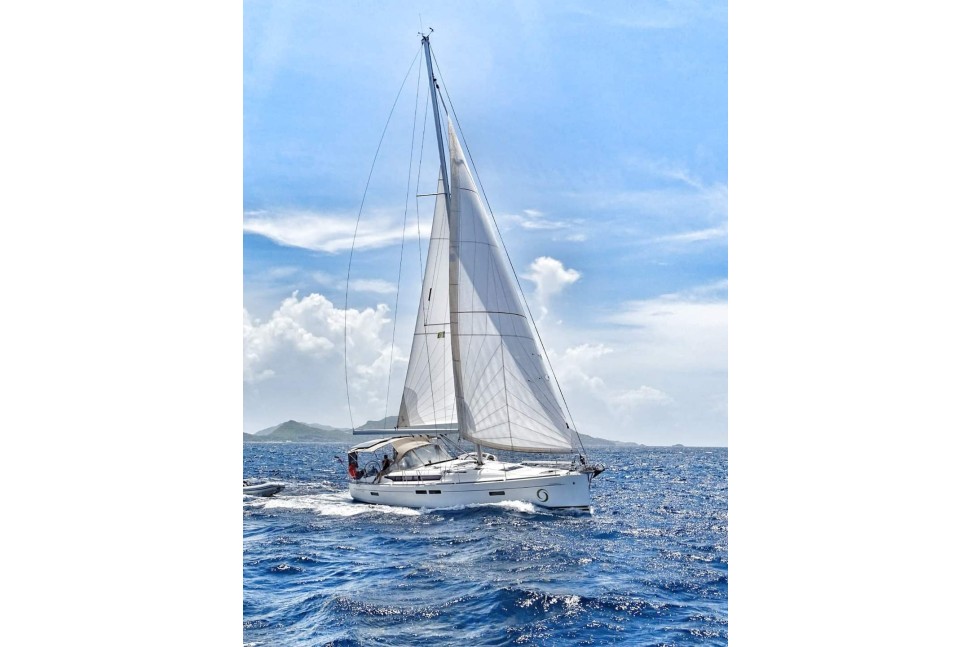 jeanneau sun odyssey 469 04 sailing broad reach