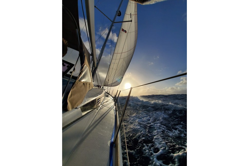 jeanneau sun odyssey 469 08 sailing sunset headsail