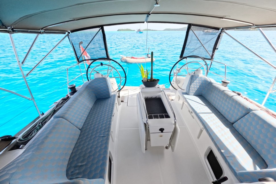 jeanneau sun odyssey 469 10 cockpit twin wheel helm