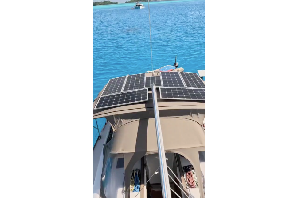 jeanneau sun odyssey 469 11 solar panels bimini