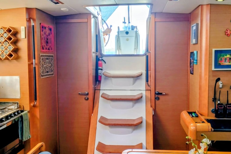 jeanneau sun odyssey 469 12 companionway steps
