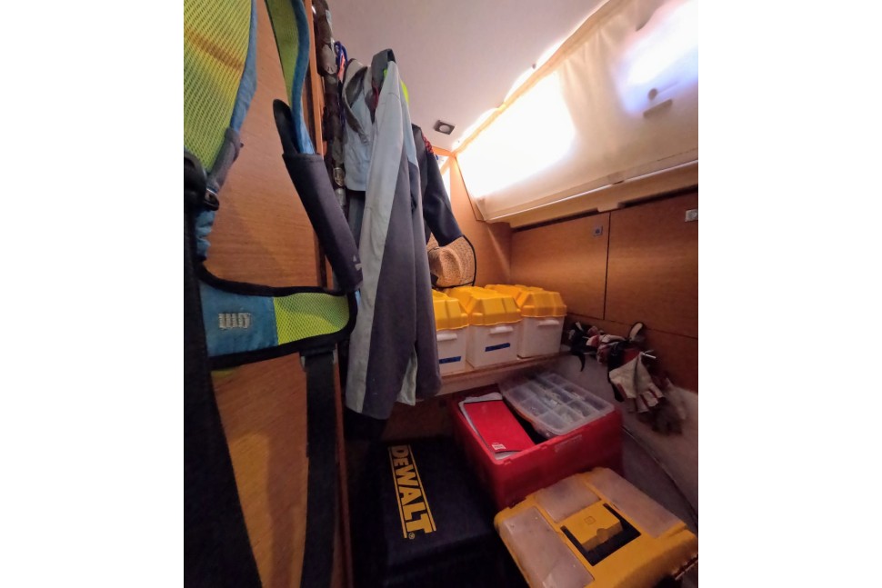 jeanneau sun odyssey 469 20 storage locker