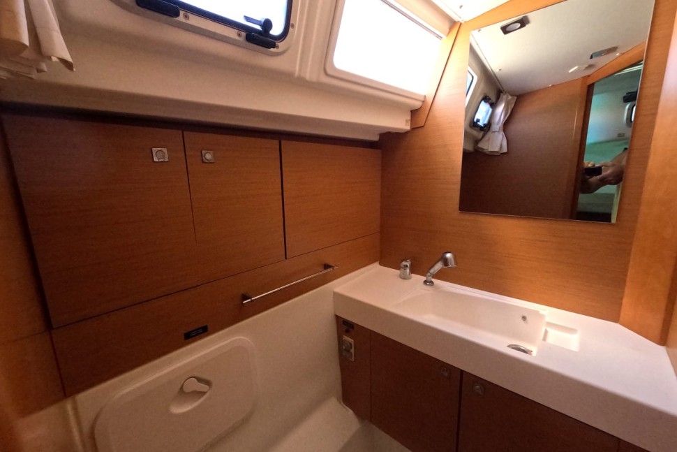 jeanneau sun odyssey 469 22 heads ensuite