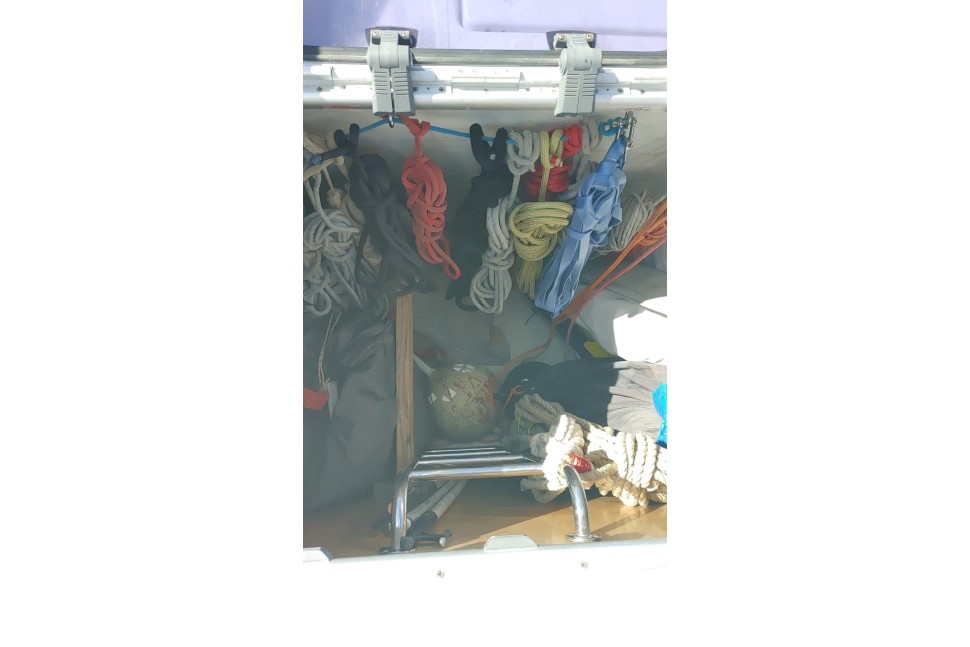 jeanneau sun odyssey 469 27 bow anchor locker storage