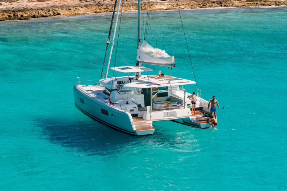 lagoon 42 anchor 12